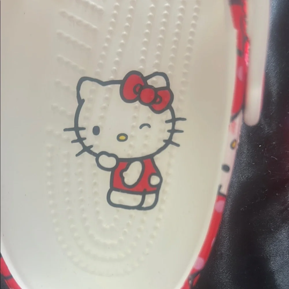Hello Kitty Crocs - Picture 3 of 3